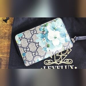 Gucci GG Blooms Zip Card Case Gray and Blue Floral Women's Wallet EUC